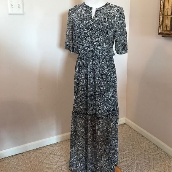 Who What Wear Dresses & Skirts - 💛 Elegant Black and White Floral Dress